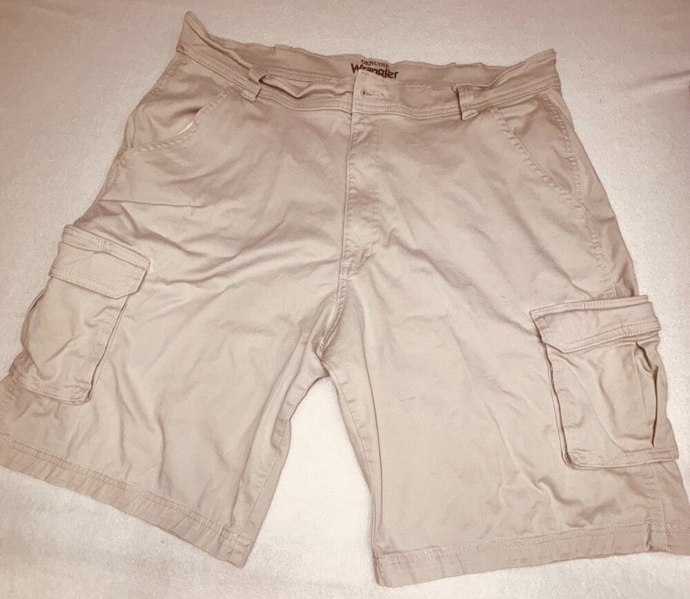 Wrangler Mens Cargo Shorts Khaki Size 38 Stretch Cotton Pockets Utility Safari